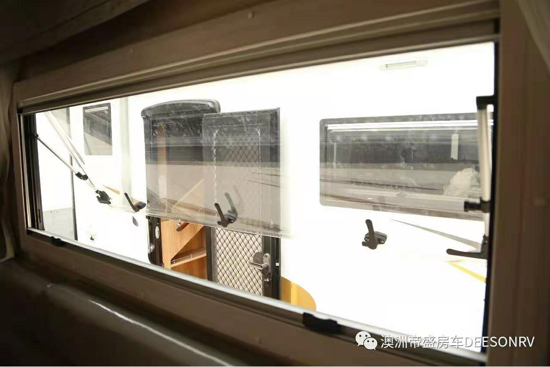 帝盛 經(jīng)典系列-10米商務(wù)款 營地拖掛房車(圖8)